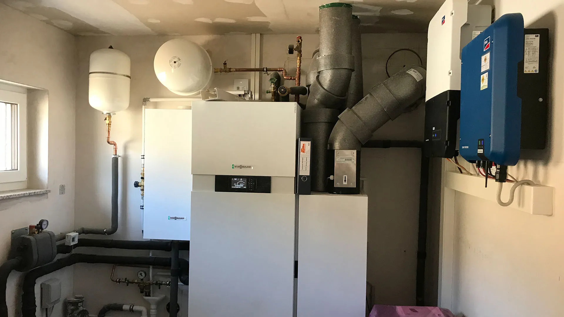 Heizungs- und Energiesystem mit Speicher- und Steuerungstechnik
