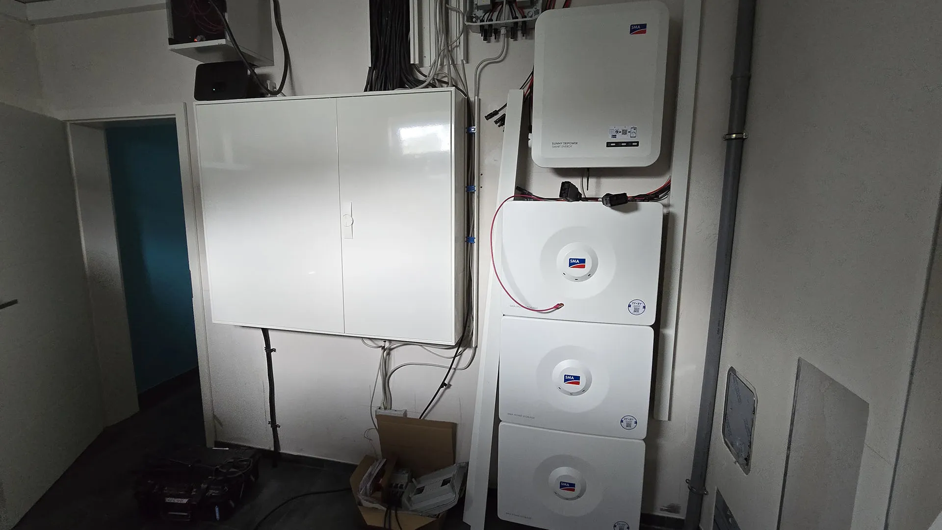 Wechselrichter und Batteriespeicher einer Photovoltaikanlage